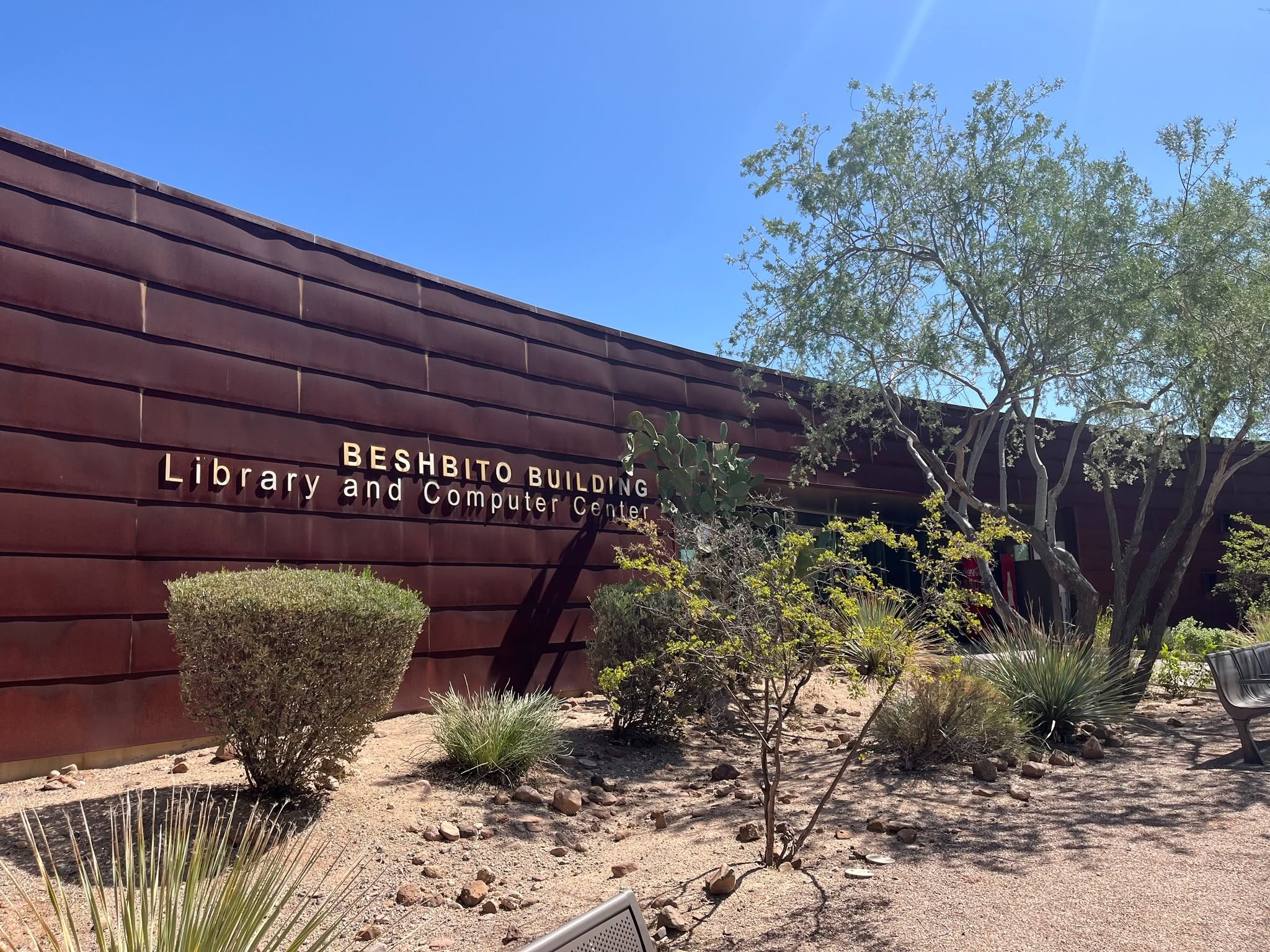 Exterior of the Glendale Community College Library