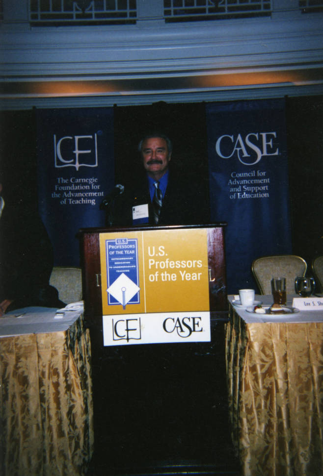 Dr. Rene Diaz-Lefebvre Rewarded as Professor of the Year 2006